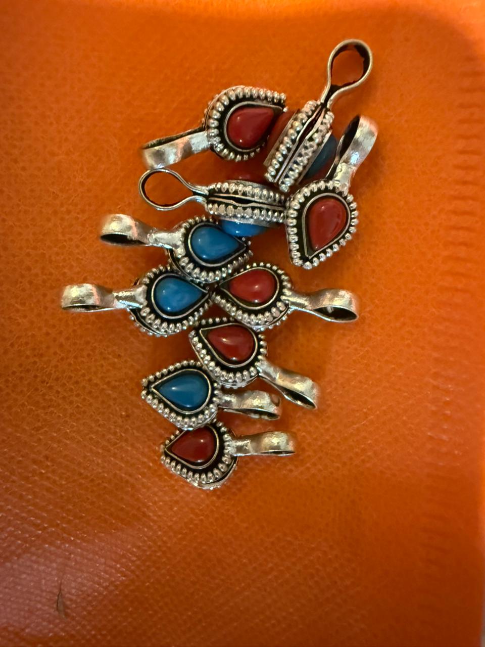 Bộ kẹp đếm túc số kim loại trắng gắn đá